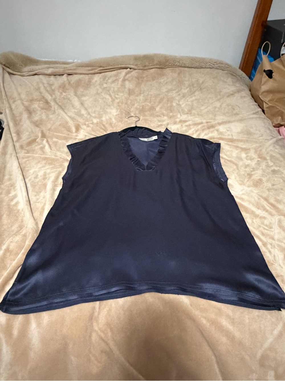 Go Silk Women’s Navy Satin Ruffle V-Neck Shell Top Women’s XS